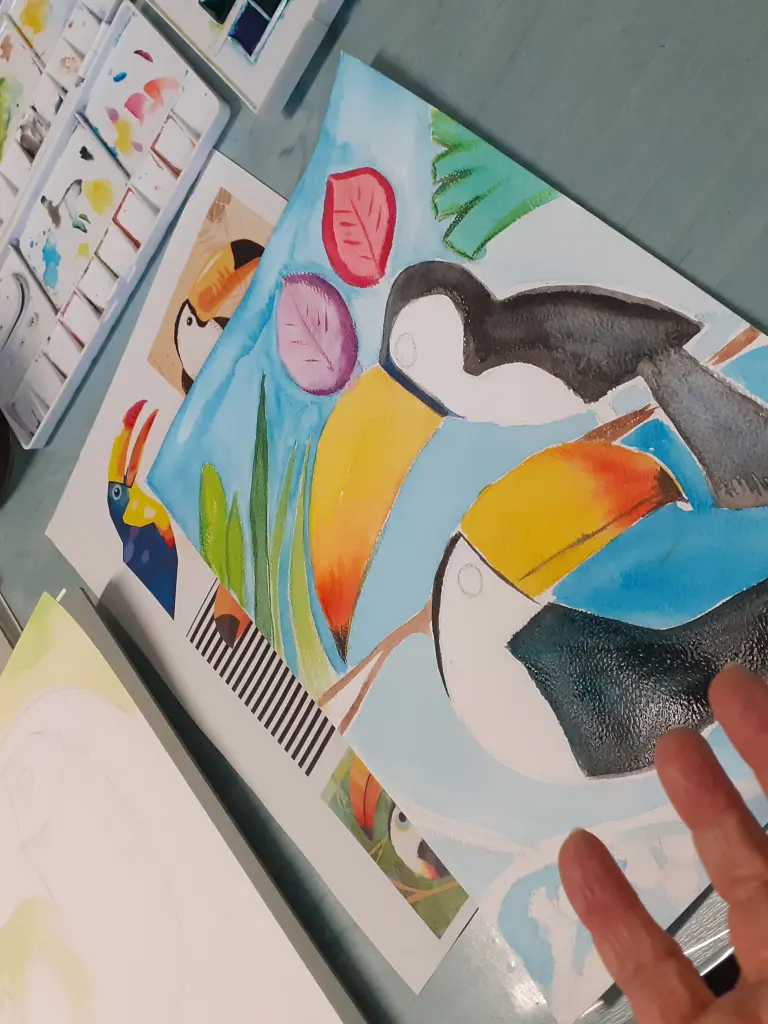 Peinture à l'aquarelle réalisée par un élève représentant deux oiseaux colorés