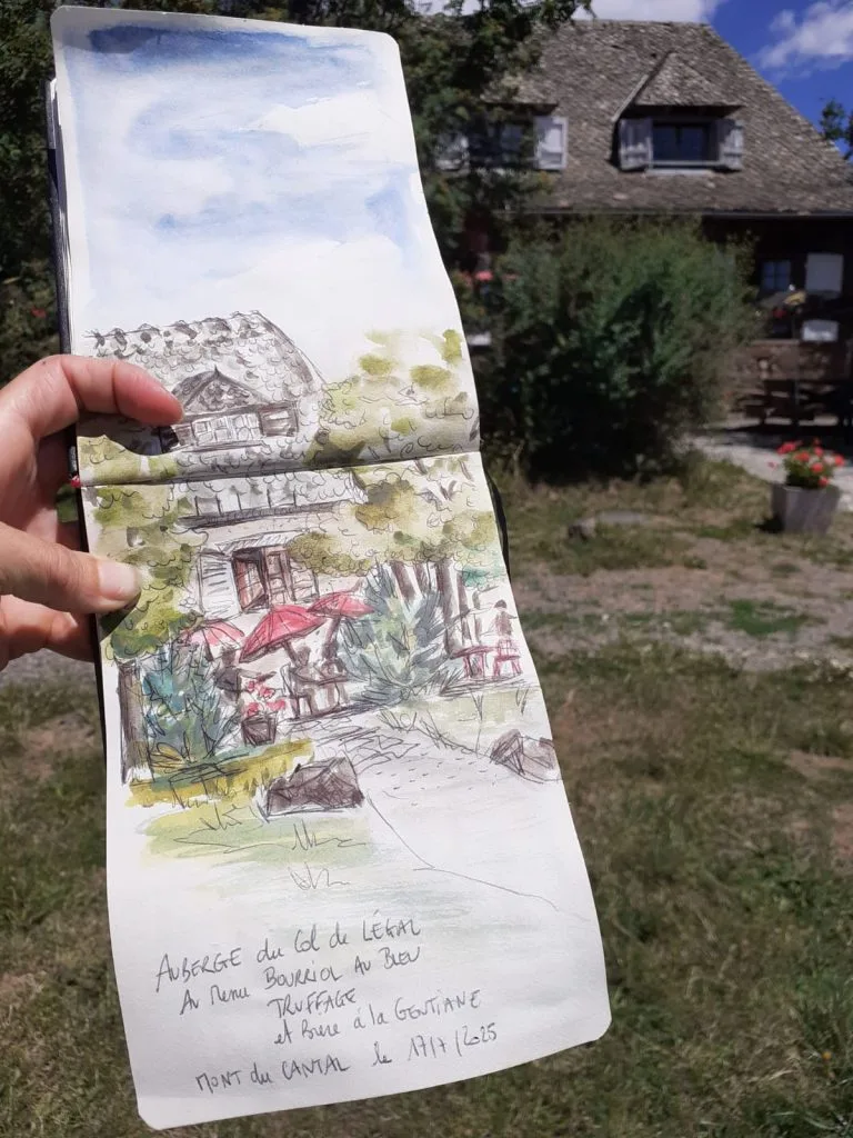 Peinture aquarelle sur un carnet représentant une maison en pierre