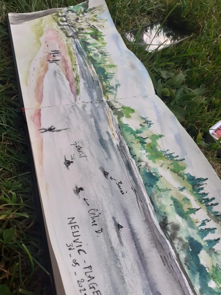 Peinture aquarelle d'un paysage sur un carnet représentant un lac